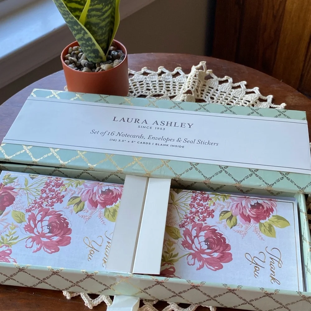 Laura Ashley Stationery Box Set in Mint and Gold Set of 13 Thank You Cards.